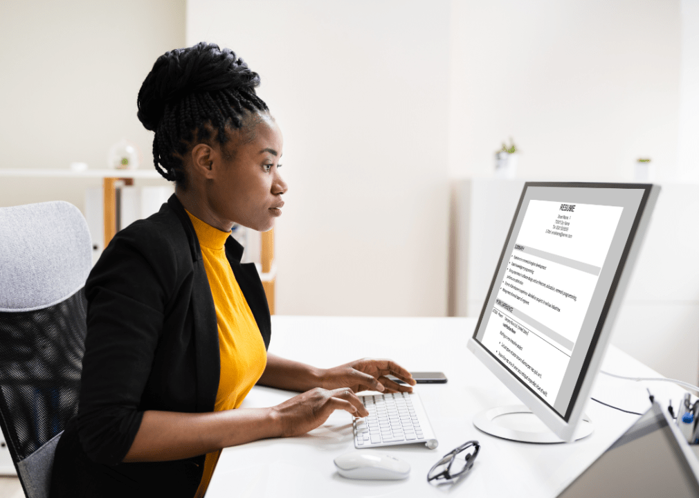 girl-working