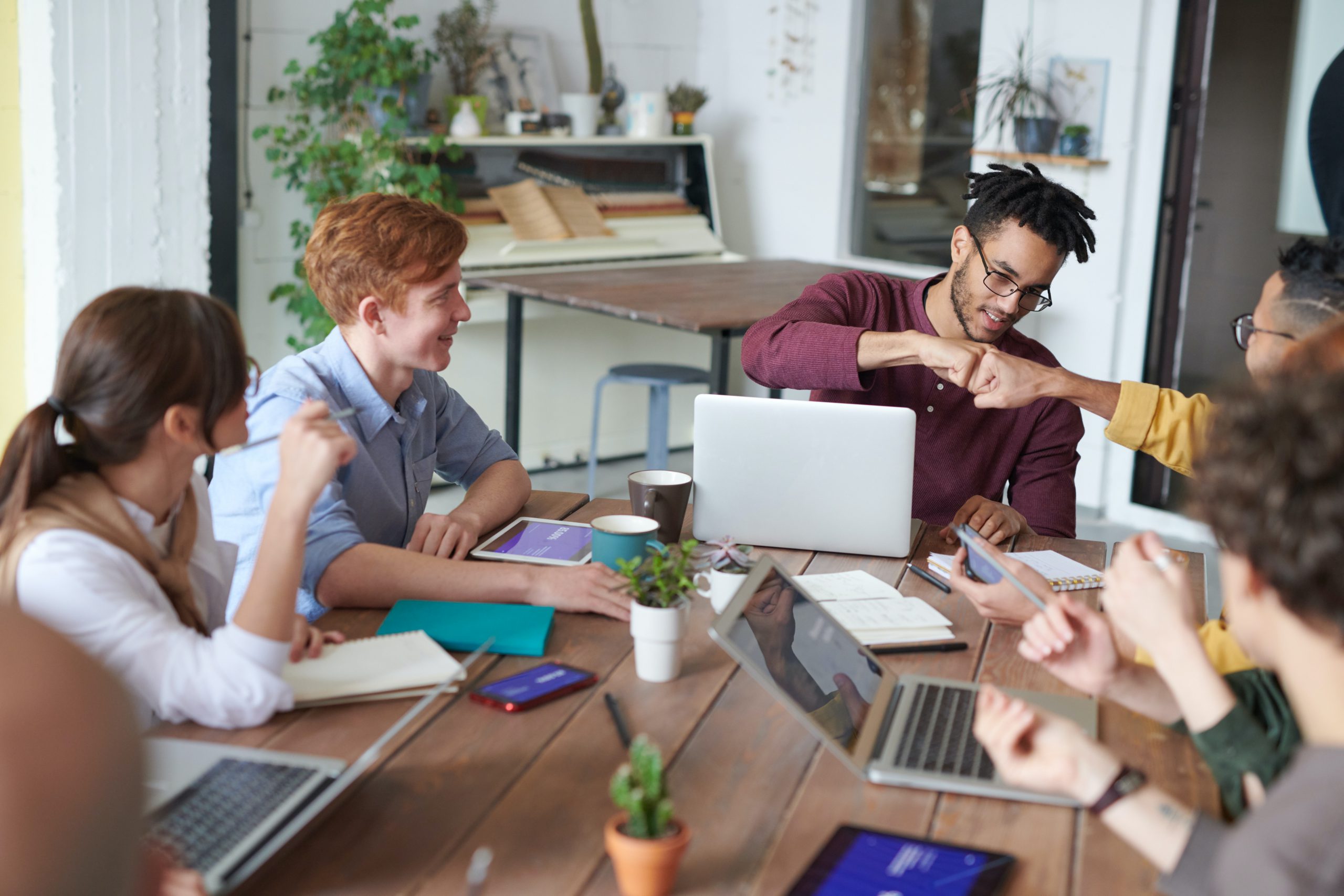 Featured image for 8 simple ways to cultivate a happy workplace to boost employee morale